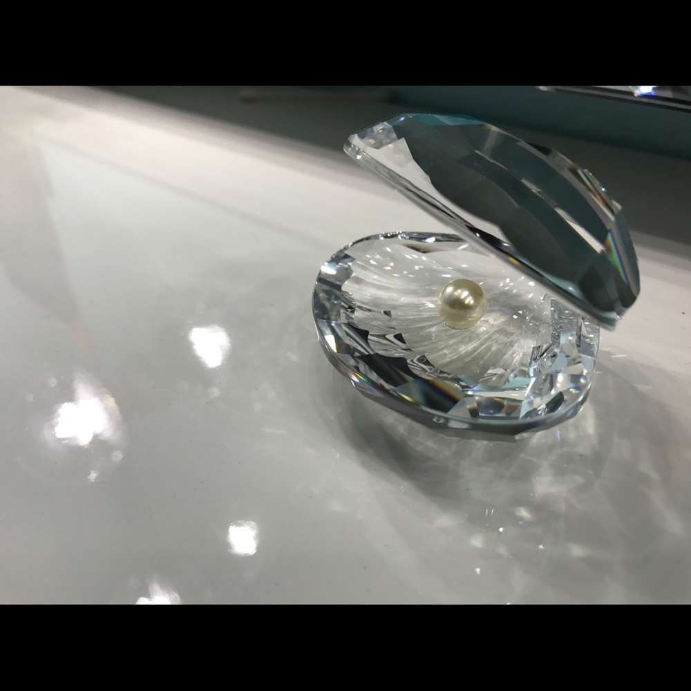 Swarovski shell with pearl